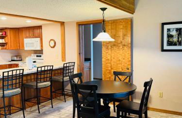 Top Floor Luxury, Sauna, Private Pool, Lake Bellaire Beach, 5 beds, 4 full bath - Foto 5