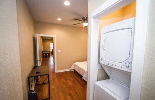 Hackberry St #A Renovated 2BR/2BA Near Downtown - Foto 44