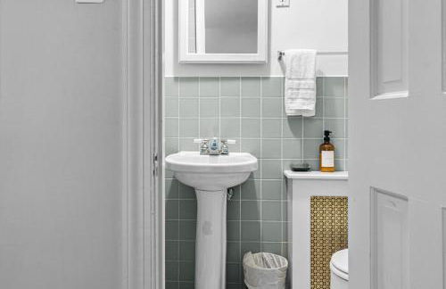 7BR Historic Estate Private Yard Near DC and Old Town - Vassar - Foto 5