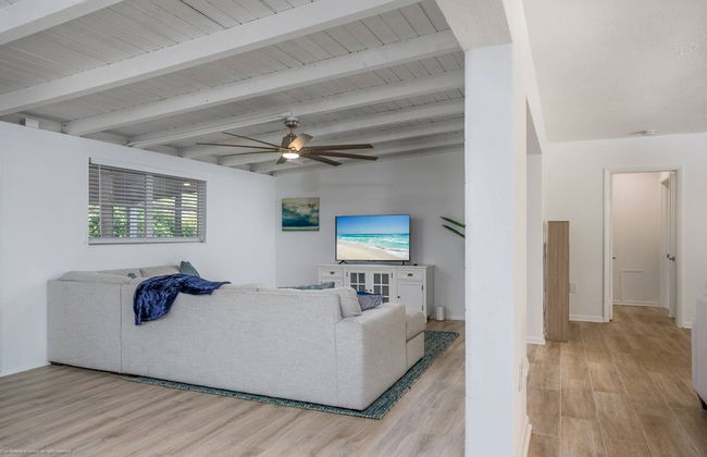 Gorgeous Grove Contemporary Family Home - Foto 28