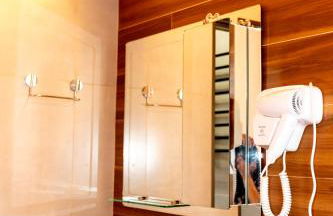 Chalé Canto do Galo 2 - Hidro da Jacuzzi, Lareira Ecológica, Cozinha Completa, Wi-Fi 80mbps, próximo a comércio local e relaxando ao som do riacho - Photo 32