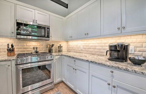 Trillium Home with Golf Course Views and Fireplaces! - Foto 13