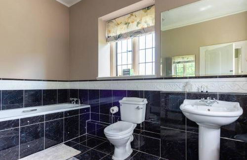 Manor Estate - Two Accommodation Wings - Sleeps 14 - Foto 16