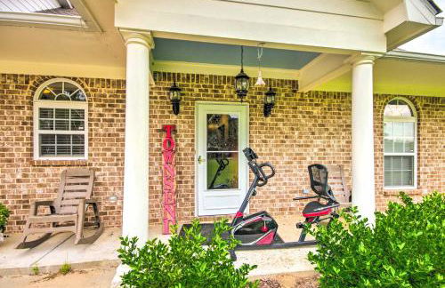 Homey Greenwood Getaway with Patio and Backyard - Foto 22