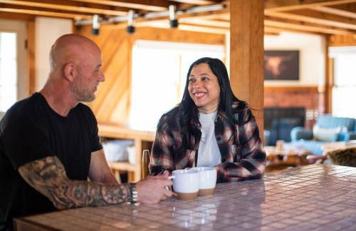 New! Designer 3BR Cabin Walk to Pond Mtn Views - Foto 33