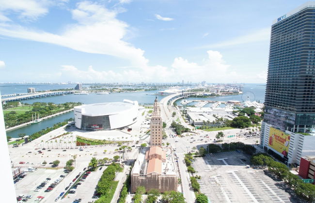 Luxurious Downtown Escape - Photo 36