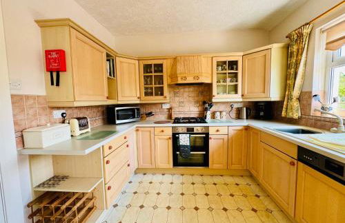 TIRNANT- 3 Bed - GROUND FLOOR ROOMS -DOG FRIENDLY - Photo 8