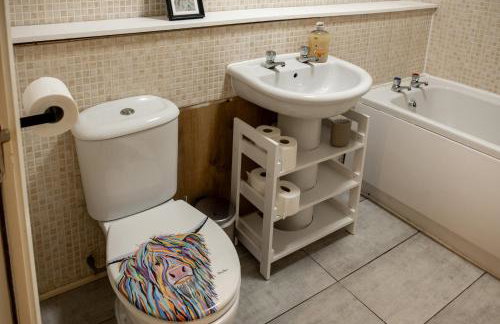 Stylish 2-Bedroom Apartment in Motherwell I Netflix, Pet Friendly & Train Access - Foto 13