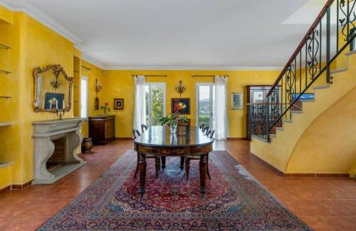 Architectural jewel between sea and mountains - Foto 27