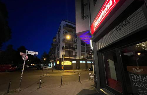 Stylish 2-room Apartment with Balcony Next to East Side Gallery - Foto 1