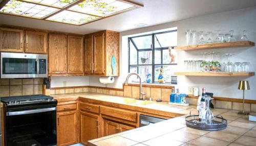 Forest Home with Deck, EV Station, King Beds - Foto 4