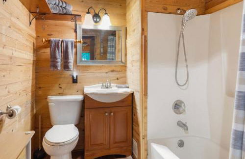 Table Rock Lake Cabin - The Cedars #1 with Lake Access Hot Tub Outdoor Pool - Foto 24