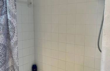 Room 3 - Cozy Queen (Shared Bathroom) - Foto 24