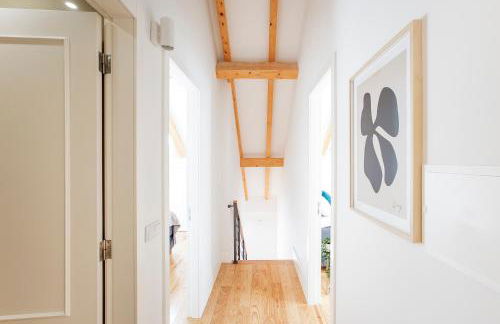 Bright 3BR Flat w/ AC in City Center by LovelyStay - Photo 10