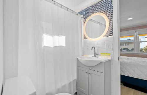 Sunshine House #2-Selfie-Friendly - Steps to Beach - Foto 20