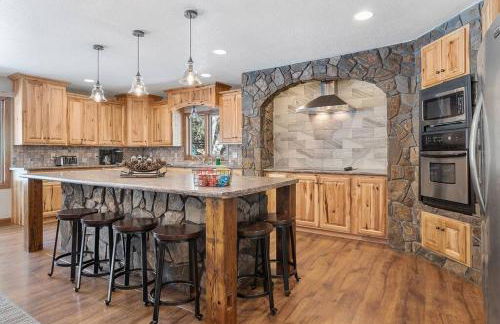 Secluded Stay in a Wonderful Creekside Getaway - Foto 16