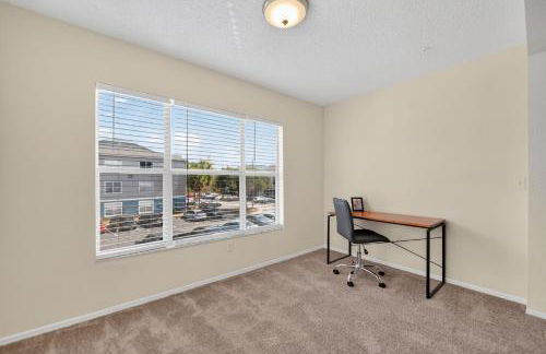 Modern 2BR Stay in Prime Location - Foto 15