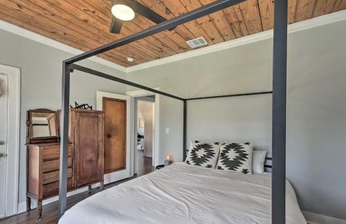 Historic Home with Yard Near St Marys Strip! - Foto 16