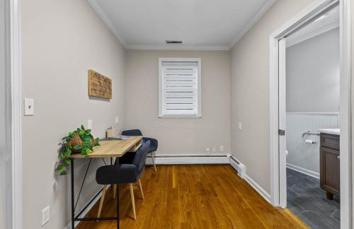 New England Nest - Modern 2BR Home with EV Charger - Foto 18