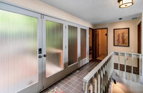 PNW MCM 155ft Private Waterfront Gem on Raft Island with Hot Tub - Foto 20