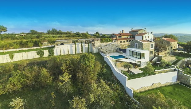 Residence Monte near Umag for 10 people with heated infinity pool, spa & play room - Foto 2, Immagine principale