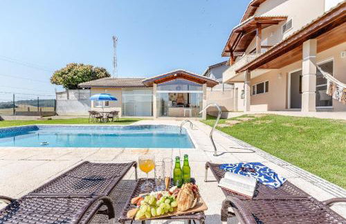 Refúgio com piscina, lareira e conforto, 1h de SP - Photo 2