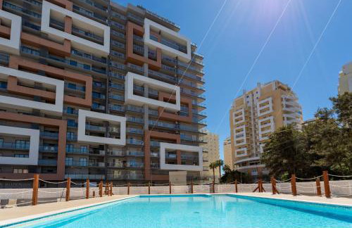 McRamé Design Apt Sea View, Beachfront, Swimming Pool, 2BDR, 2BAR, 6 pax, Praia da Rocha - Photo 3