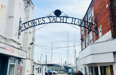 Brand New Cosy Cowes Cottage , 3 Bedroom, Sleeps 5 - Foto 10