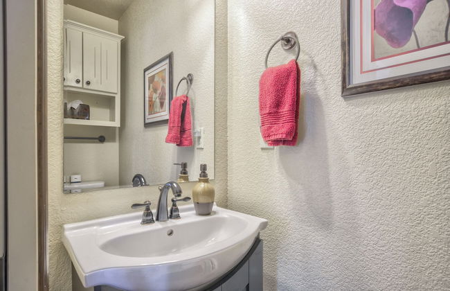 2brdowntown Occmountain Views & Grill - Photo 20