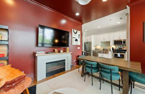 1 Free Parking Gym Balcony Sleeps 10 - Photo 8