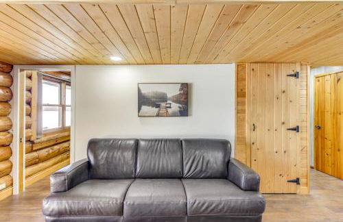 Lakefront Park Rapids Cabin with Decks and Boat Dock! - Foto 10