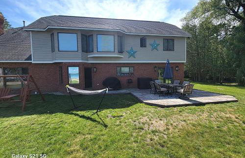 NEW! The Lighthouse - Cute, Large, and Lakefront! - Foto 25