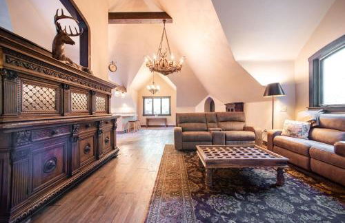 HIGHLANDS CASTLE overlooking Lake George plus 2 other CASTLES & SUITES - Foto 42