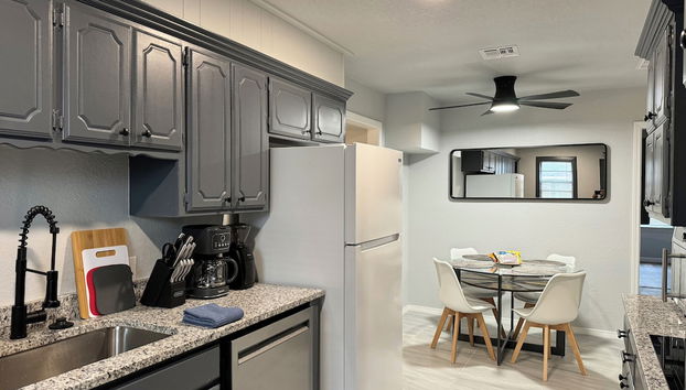 7BR Comfort Haven For 16 I Next to Tinker I EC - Foto 4, Habitación