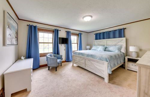 Pistakee Lake Estate with Boat Dock and Hot Tub! - Foto 9