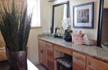 C21, Three bedroom, three bath log-sided, luxury Harbor North cottage with hot tub cottage - Foto 15