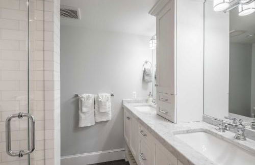 Brooke House In The Heart of Downtown with Patio! - Foto 14