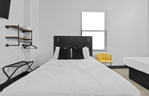 The Neon Elm Hotel - Foto 61