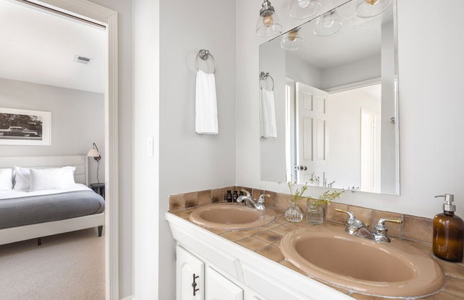 Jasmine by Avantstay Entertainers Paradise w Hot Tub Pool Table Large Patio - Foto 21