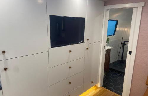 Airstream w Bathtub, River, & Hot Tub - Foto 25