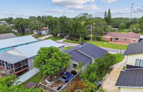 Heart of S Tampa- Hot Tub, Private Backyard, Fire Pit, Grill, 5 min to Beach - Foto 25