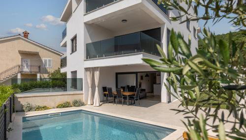 Luxury apartment Marco Polo with a private swimming pool with salt sea water - Photo 3