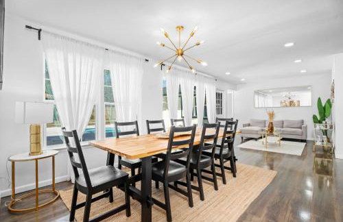 Relaxed Luxury Pet Friendly Home with Pool and Backyard Lounge in San Antonio, TX - Foto 24