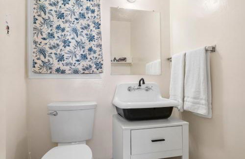 The New Star Motel with Studio-Kitchens: 1950s Extended-Stay Lodging and Retreat Center - Foto 62