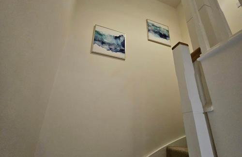 Modern Comfy 3 Bed Home - Free 2 space driveway - Free road parking - Free Netflix - Foto 73