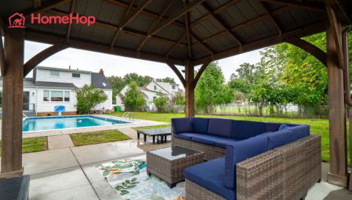 4 Bedroom Pool and Hot Tub Home Near Cleveland - Foto 4, sunbed