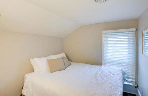 Family-Friendly House Walk to Lake Michigan! - Photo 21