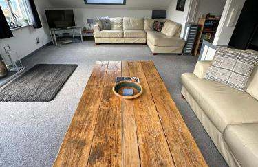 Self Catering Spacious open plan 3 bed apartment with sea views - Foto 3