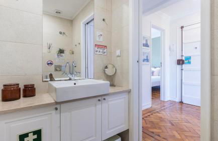 Charming Belém 3BDR Property by LovelyStay - Photo 37