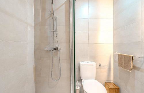 Barcelona Stadium Luxury Apartment - Photo 19